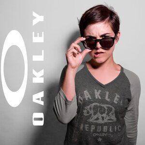 🔥 Oakley Republic Long Sleeve Baseball Tee 🔥